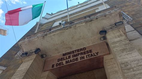 Invito a manifestare interesse per l’acquisizione di ILVA e .